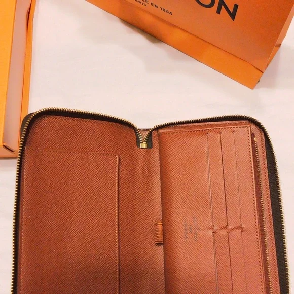 Louis Vuitton Zippy Organizer! Hard to find! 😊 - Picture 3 of 15
